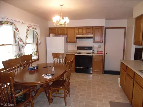 334 Hatton Dr, Andover, OH 44003 photo 3
