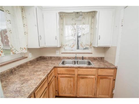7377 State Rd, Parma, OH 44134 photo 8