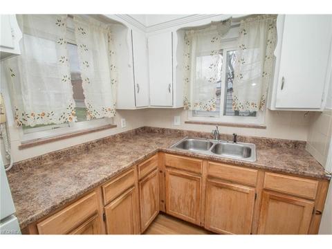 7377 State Rd, Parma, OH 44134 photo 9