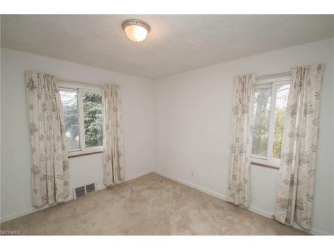7377 State Rd, Parma, OH 44134 photo 11