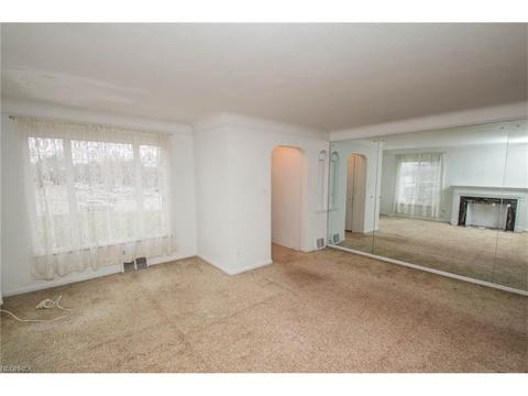 7377 State Rd, Parma, OH 44134 photo 2