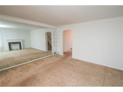 7377 State Rd, Parma, OH 44134 photo 3
