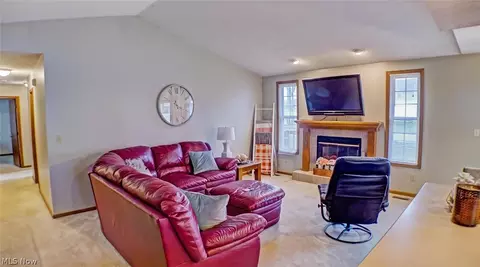 1375 Redstone Ave, Akron, OH 44310 photo 2