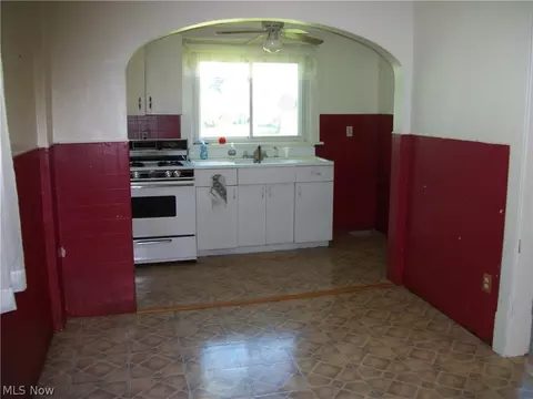 165 E Ohio Ave, Sebring, OH 44672 photo 5