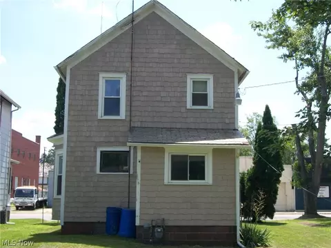 165 E Ohio Ave, Sebring, OH 44672 photo 2