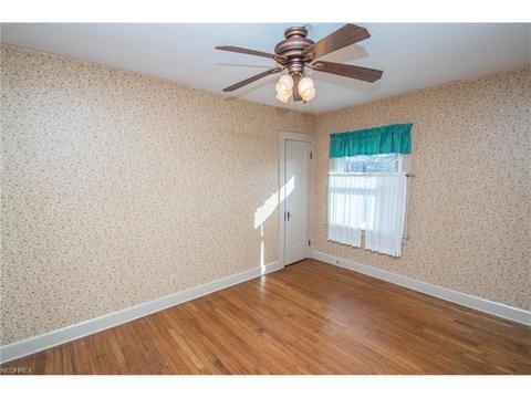 6418 Monmouth Dr, Parma, OH 44129 photo 8