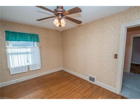 6418 Monmouth Dr, Parma, OH 44129 photo 9