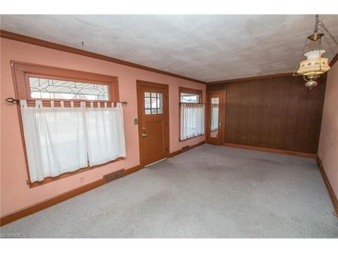 6418 Monmouth Dr, Parma, OH 44129 photo 4