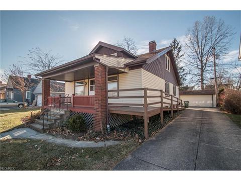 6418 Monmouth Dr, Parma, OH 44129 photo 2