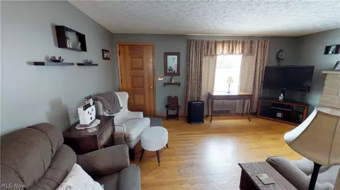445 Geneva Ave, Struthers, OH 44471 photo 3
