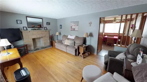 445 Geneva Ave, Struthers, OH 44471 photo 2
