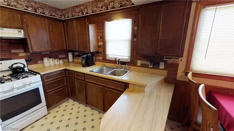 445 Geneva Ave, Struthers, OH 44471 photo 6