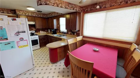 445 Geneva Ave, Struthers, OH 44471 photo 5