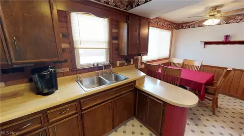 445 Geneva Ave, Struthers, OH 44471 photo 8