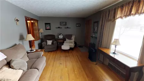445 Geneva Ave, Struthers, OH 44471 photo 4