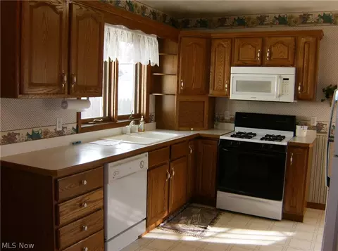 119 Preston St, Elyria, OH 44035 photo 8