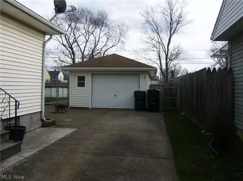 119 Preston St, Elyria, OH 44035 photo 4