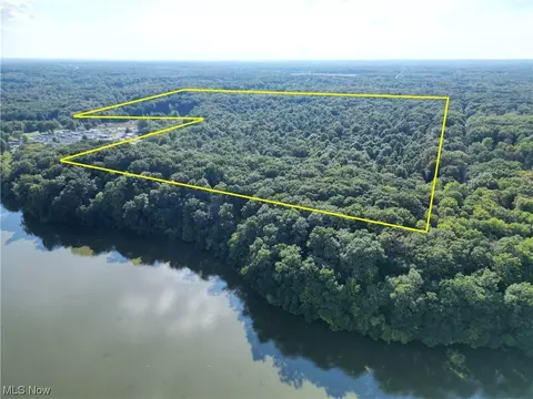 Ellsworth Road, Lake Milton, OH 44429