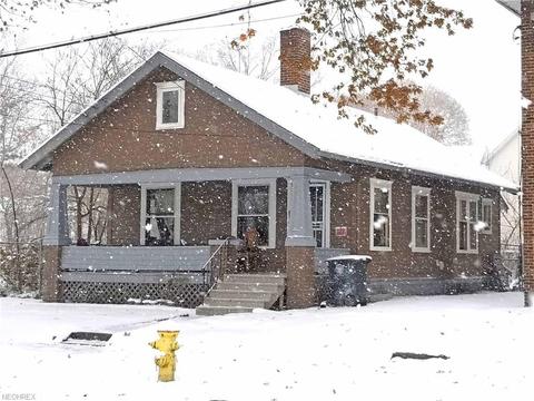 576 Blaine Ave, Akron, OH 44310 photo 1