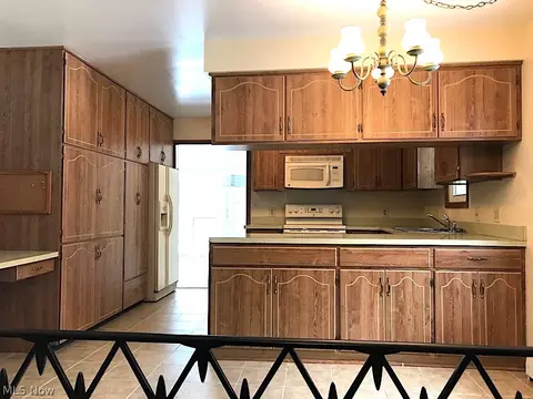 37050 Eagle Rd, Willoughby Hills, OH 44094 photo 3
