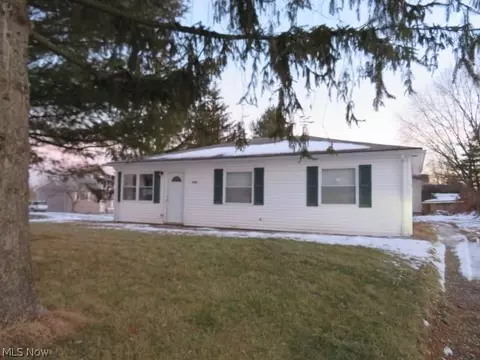 9948 Green Dr, Windham, OH 44288 photo 1