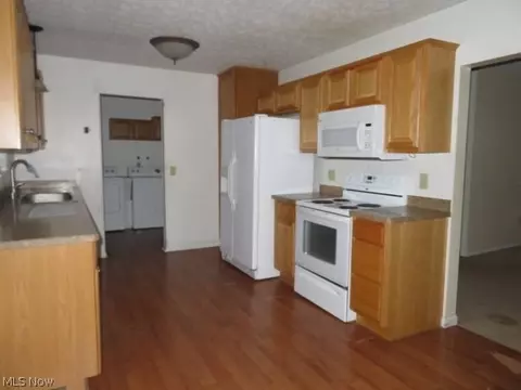 9948 Green Dr, Windham, OH 44288 photo 5