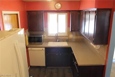 2803 Priscilla Ave, Parma, OH 44134 photo 9