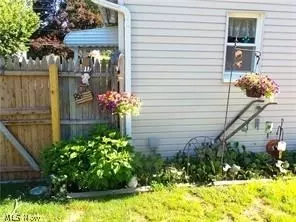 672 Evans Ave, Akron, OH 44310 photo 3