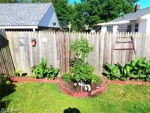 672 Evans Ave, Akron, OH 44310 photo 2