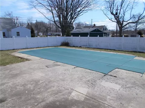 1222 Lakeview Dr, Ashtabula, OH 44004 photo 3