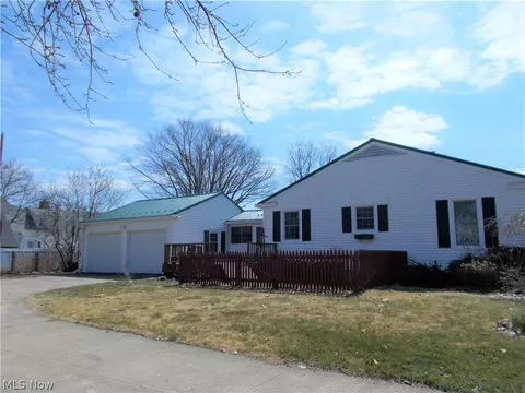 1222 Lakeview Dr, Ashtabula, OH 44004 photo 2