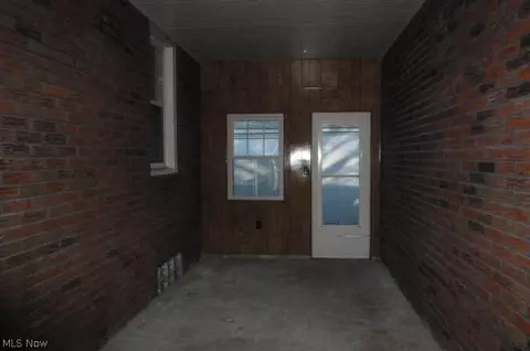 318 Center St, Struthers, OH 44471 photo 5