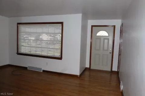 318 Center St, Struthers, OH 44471 photo 10