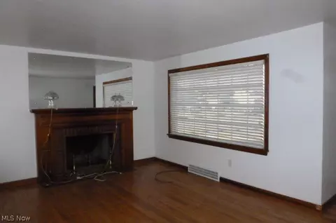 318 Center St, Struthers, OH 44471 photo 9