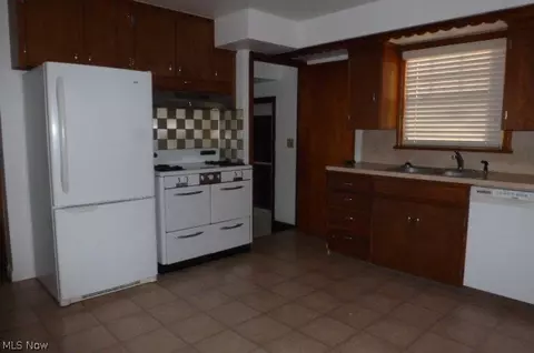 318 Center St, Struthers, OH 44471 photo 7