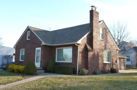 318 Center St, Struthers, OH 44471 photo 2