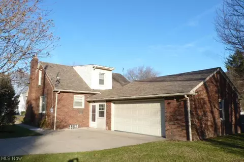 318 Center St, Struthers, OH 44471 photo 4