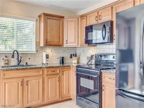 4161 Castle Rdg, Copley, OH 44321 photo 4