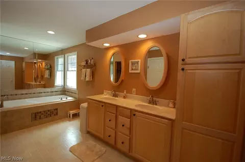 7731 Lime Ln, Parma, OH 44129 photo 12