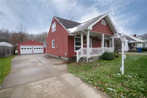 102 Grimm Heights Ave, Struthers, OH 44471 photo 2