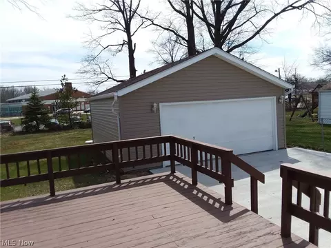 31004 Royalview Dr, Willowick, OH 44095 photo 5