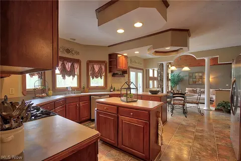 5892 Dailey Rd, New Franklin, OH 44319 photo 8