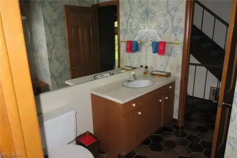 166 Berkley Rd, Elyria, OH 44035 photo 9