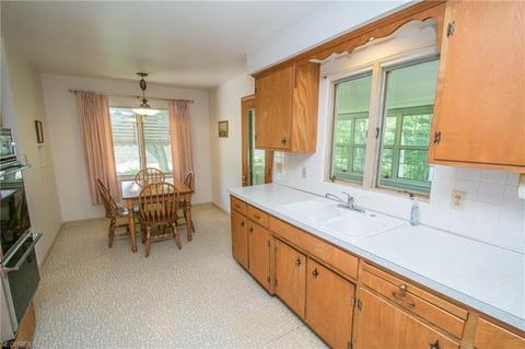 8325 Dalepoint Rd, Independence, OH 44131 photo 11
