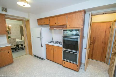 8325 Dalepoint Rd, Independence, OH 44131 photo 12