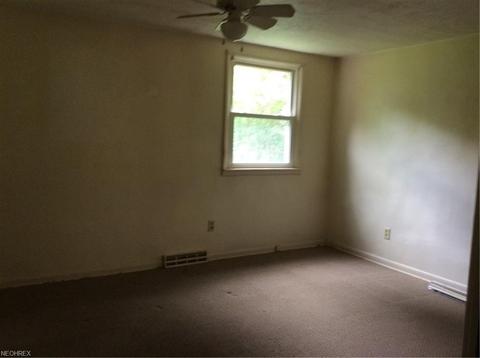 9584 Howland Springs Rd SE, Warren, OH 44484 photo 5