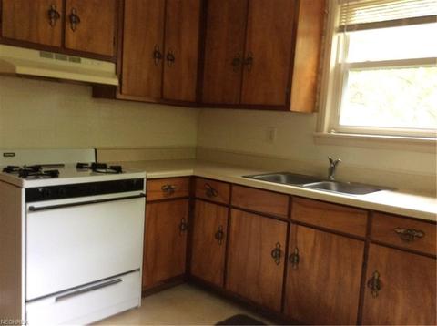 9584 Howland Springs Rd SE, Warren, OH 44484 photo 3
