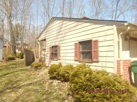 664 Talltrees Dr, Ashtabula, OH 44004 photo 4