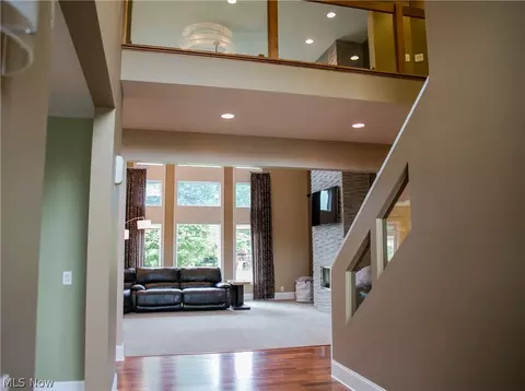 2404 Pine Valley Dr, Willoughby Hills, OH 44094 photo 3