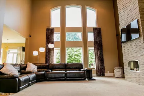 2404 Pine Valley Dr, Willoughby Hills, OH 44094 photo 4